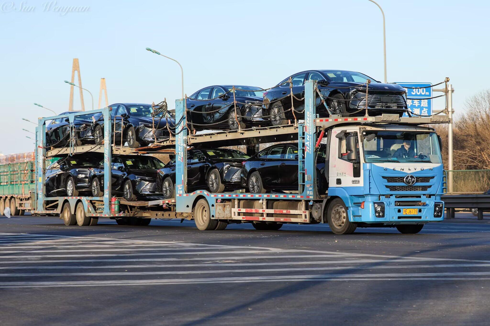 Sedan batch shipment moving to container terminal